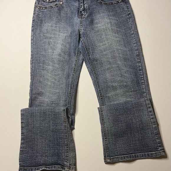 EUC Women's Apollo Blue Jeans with Embellished Pocket Size 6/28" Inseam (A2) - Picture 2 of 9